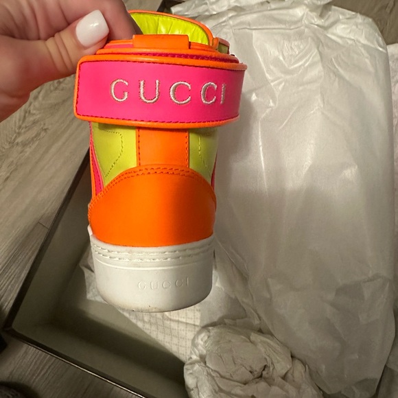 Women’s Gucci neon sneakers size 7 - Picture 5 of 7